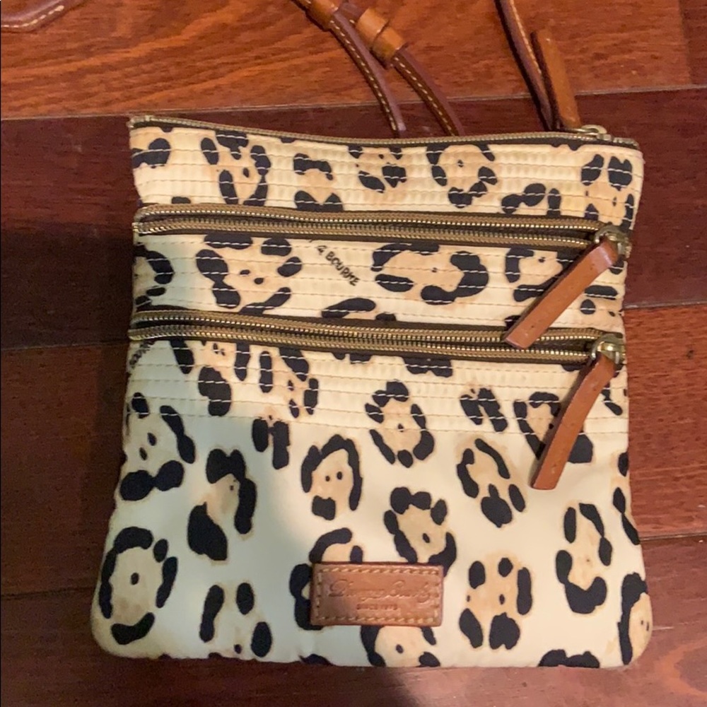 Dooney & bourke purse